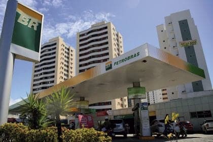 Guerra no Oriente Médio dispara preços de combustíveis no Brasil