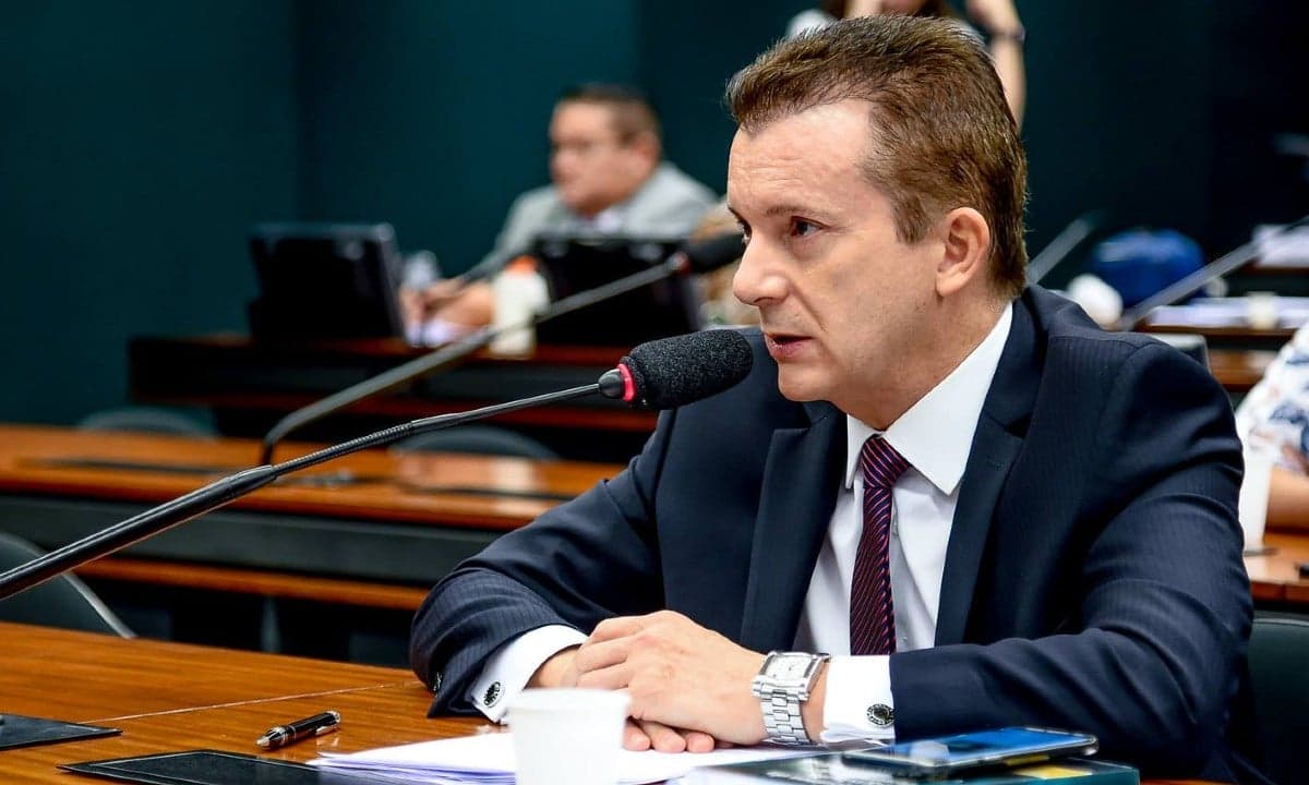 Celso Russomano e Record TV condenados a indenizar médica