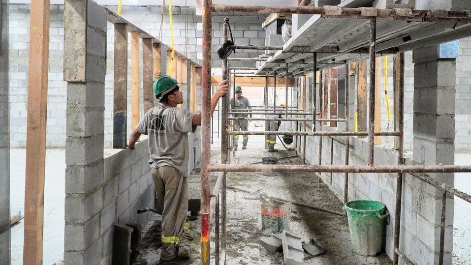 Confiança da Construção recua para 92,6 pontos em abril