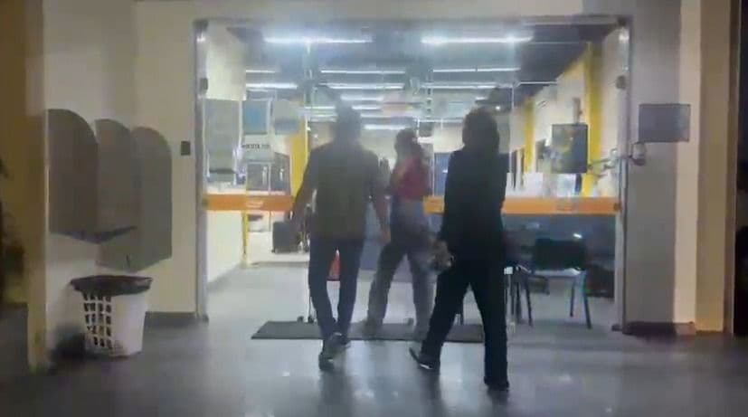 Mulher é presa com passaporte francês falso no Rio de Janeiro