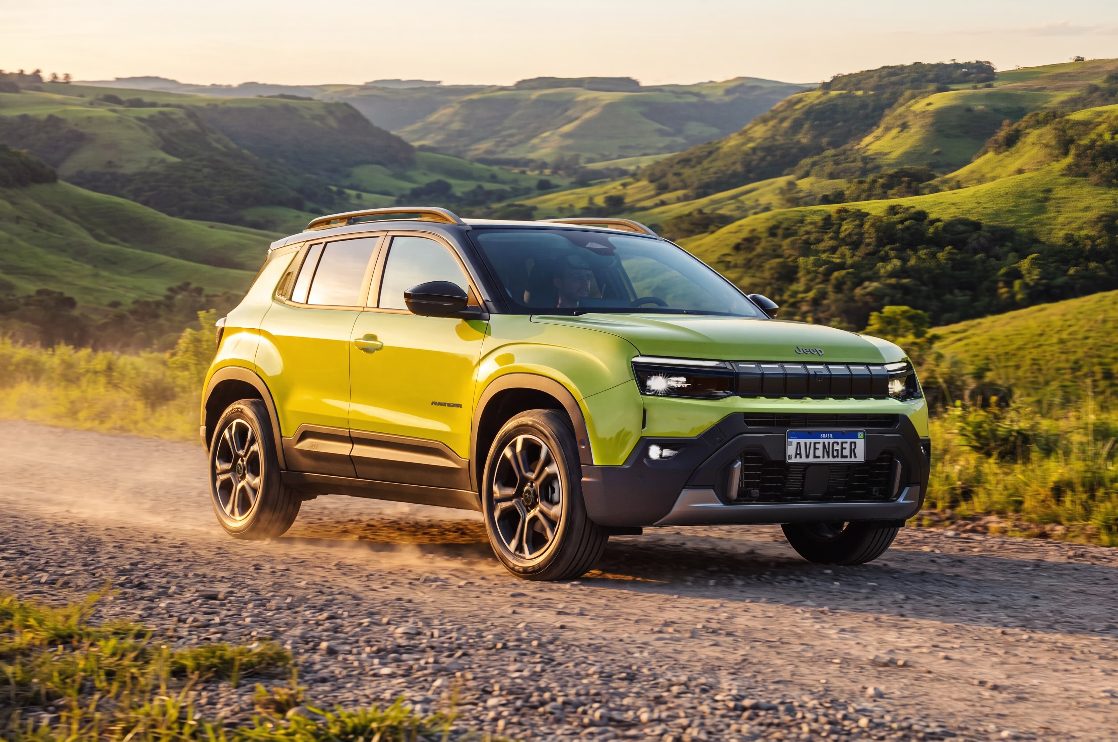 Jeep Avenger chega ao Brasil com preço promocional de R$ 114.990