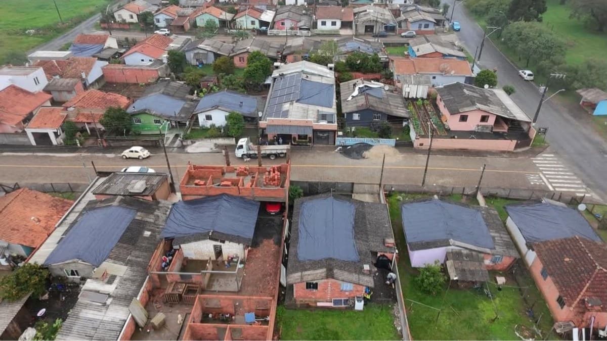 Deslizamento em Santo Amaro da Imperatriz deixa um morto