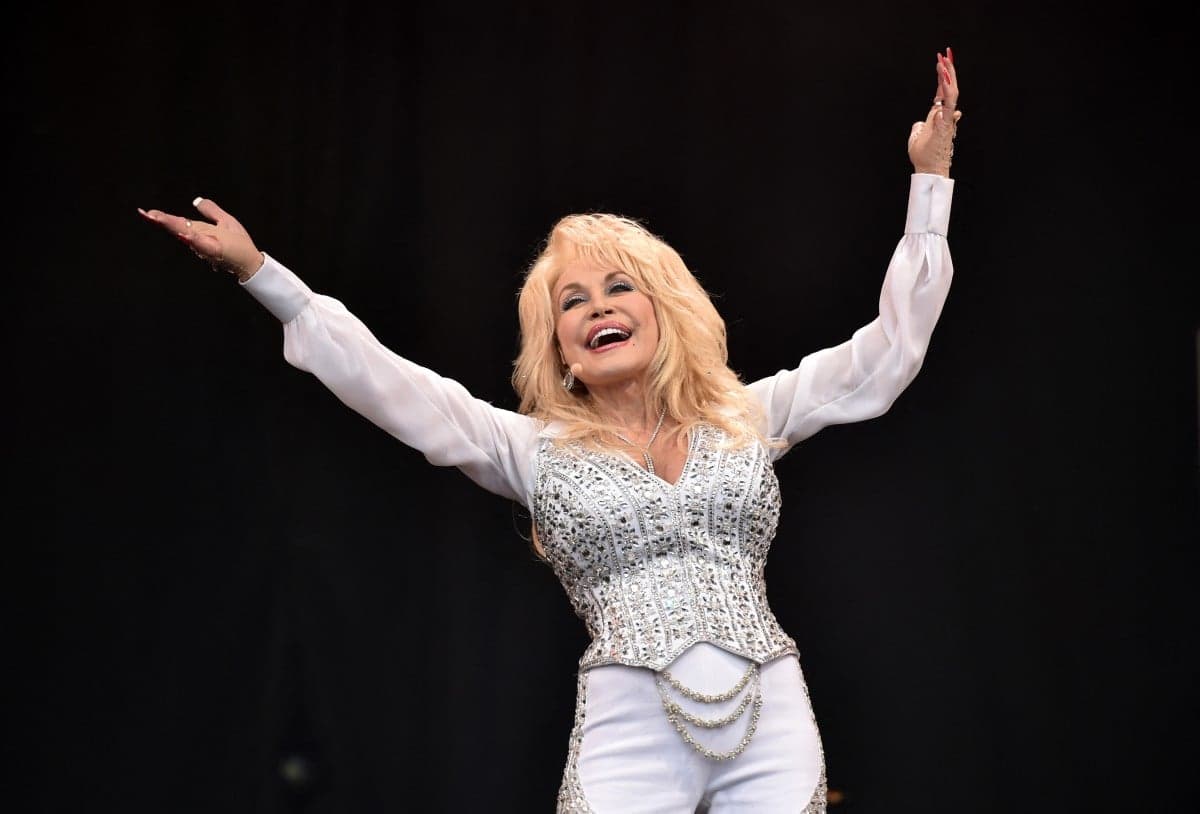 Dolly Parton, ícone da música country, falece aos 80 anos
