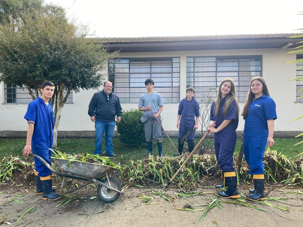 Colégio agrícola em Castro destaca ensino prático e cooperativismo