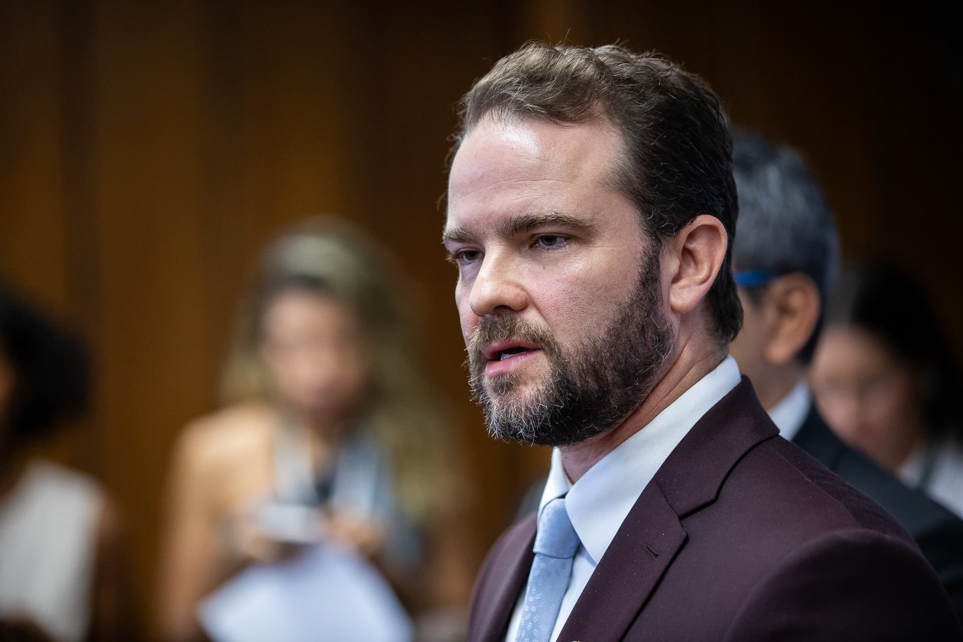 Dario Durigan critica Javier Milei e destaca economia brasileira