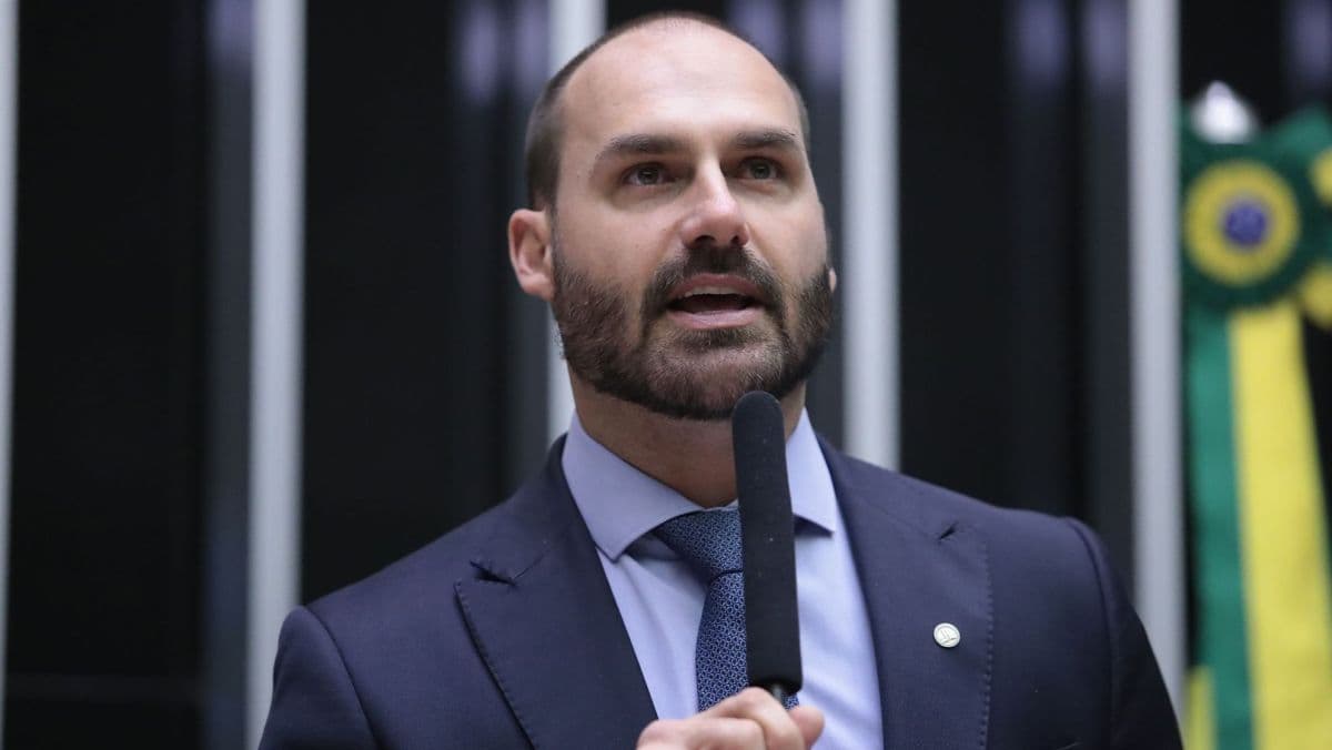 Eduardo Bolsonaro é acusado de coação na PGR por Eduardo Gonet