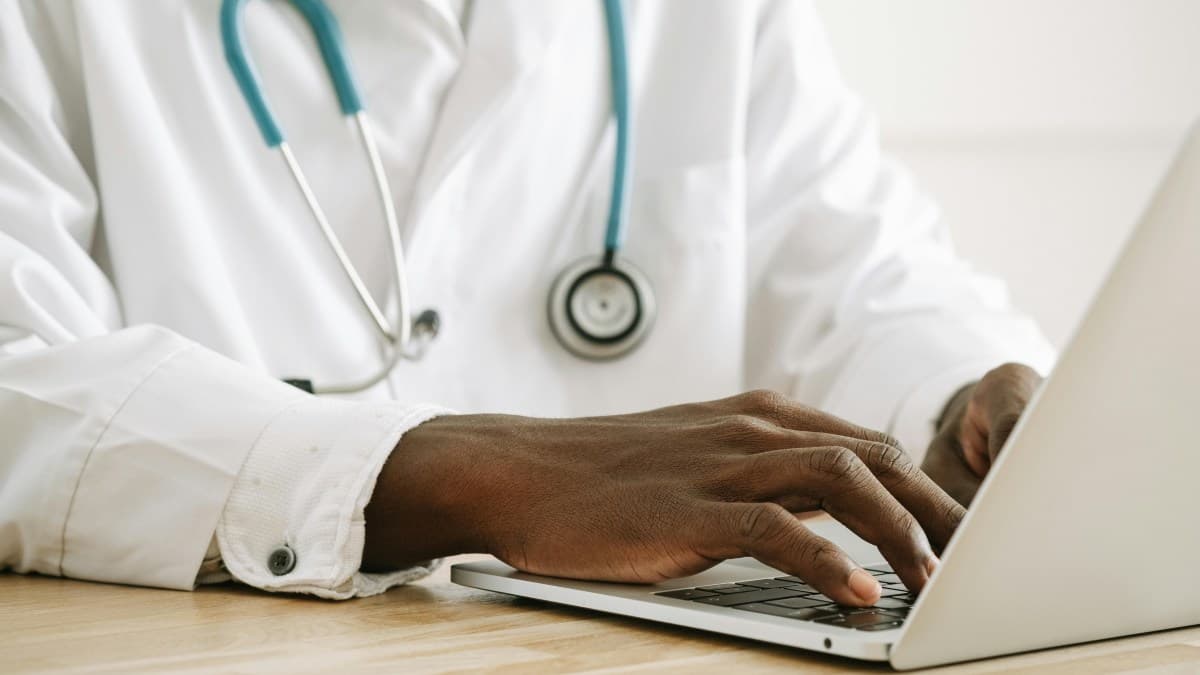 SBP recomenda aos pediatras limitar exposição digital de pacientes