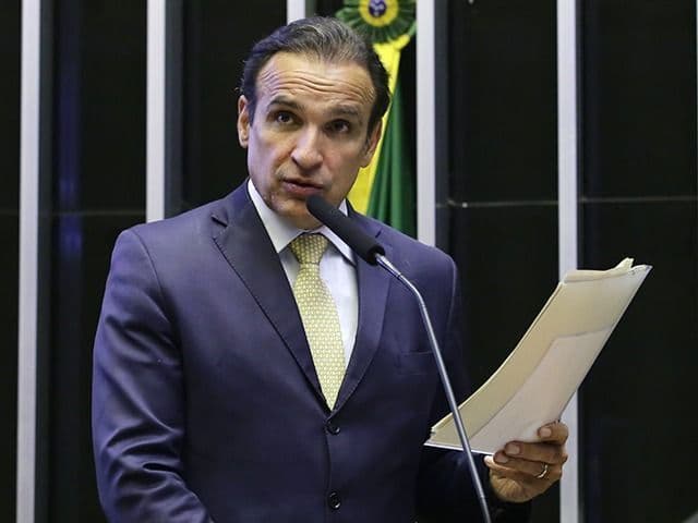 Hugo Leal busca justiça em pedágios com emenda em projeto de lei