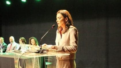 Delegada Tatiana Alves assume ligação com EUA em meio a crise