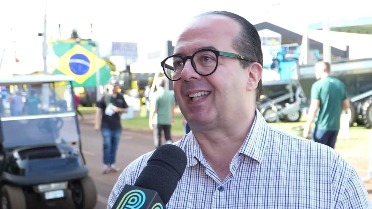 Avicultores brasileiros adotam tecnologia diante de desafios econômicos