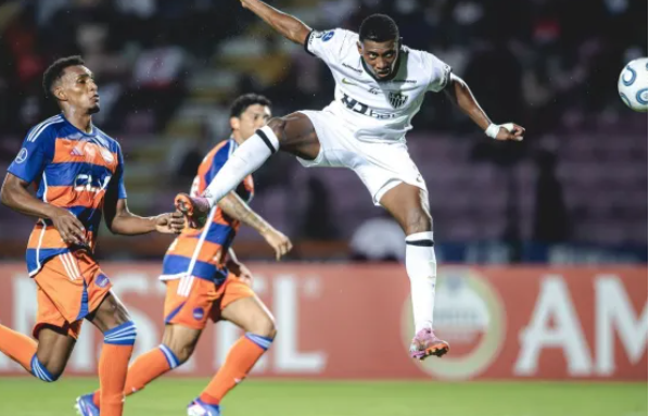 Atlético-MG estreia na Sul-Americana com derrota para Puerto Cabello