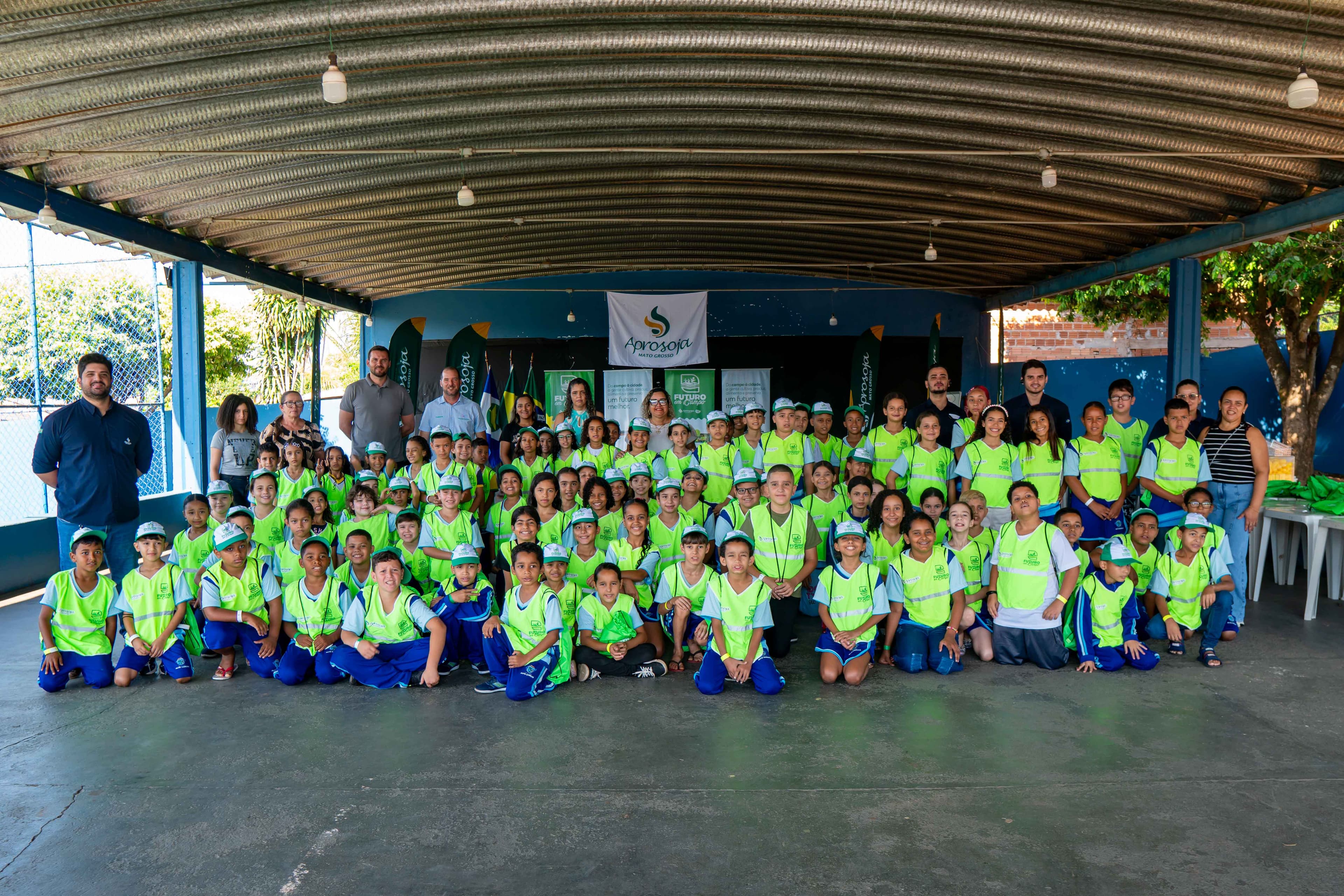 Estudantes de Alto Garças aprendem sobre agronegócio em atividade prática