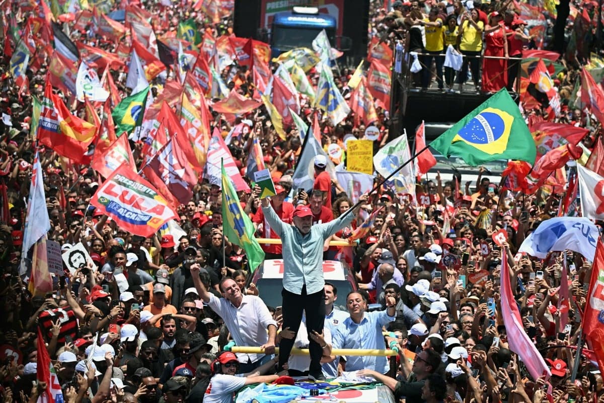 Lula participa de caminhada de campanha em Copacabana antes do segundo turno
