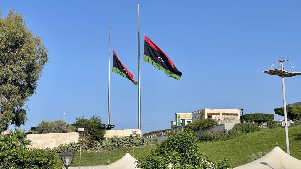 Barco à deriva no Mediterrâneo deja 17 mortos e 9 desaparecidos