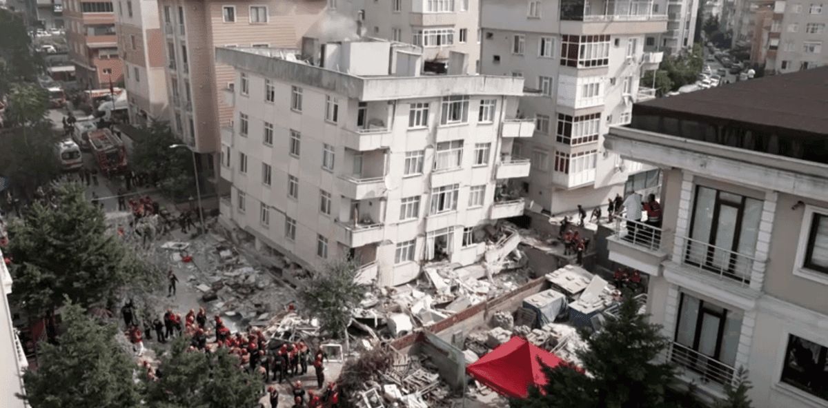 Busca e resgate prossegue em Istambul após desabamento de prédio