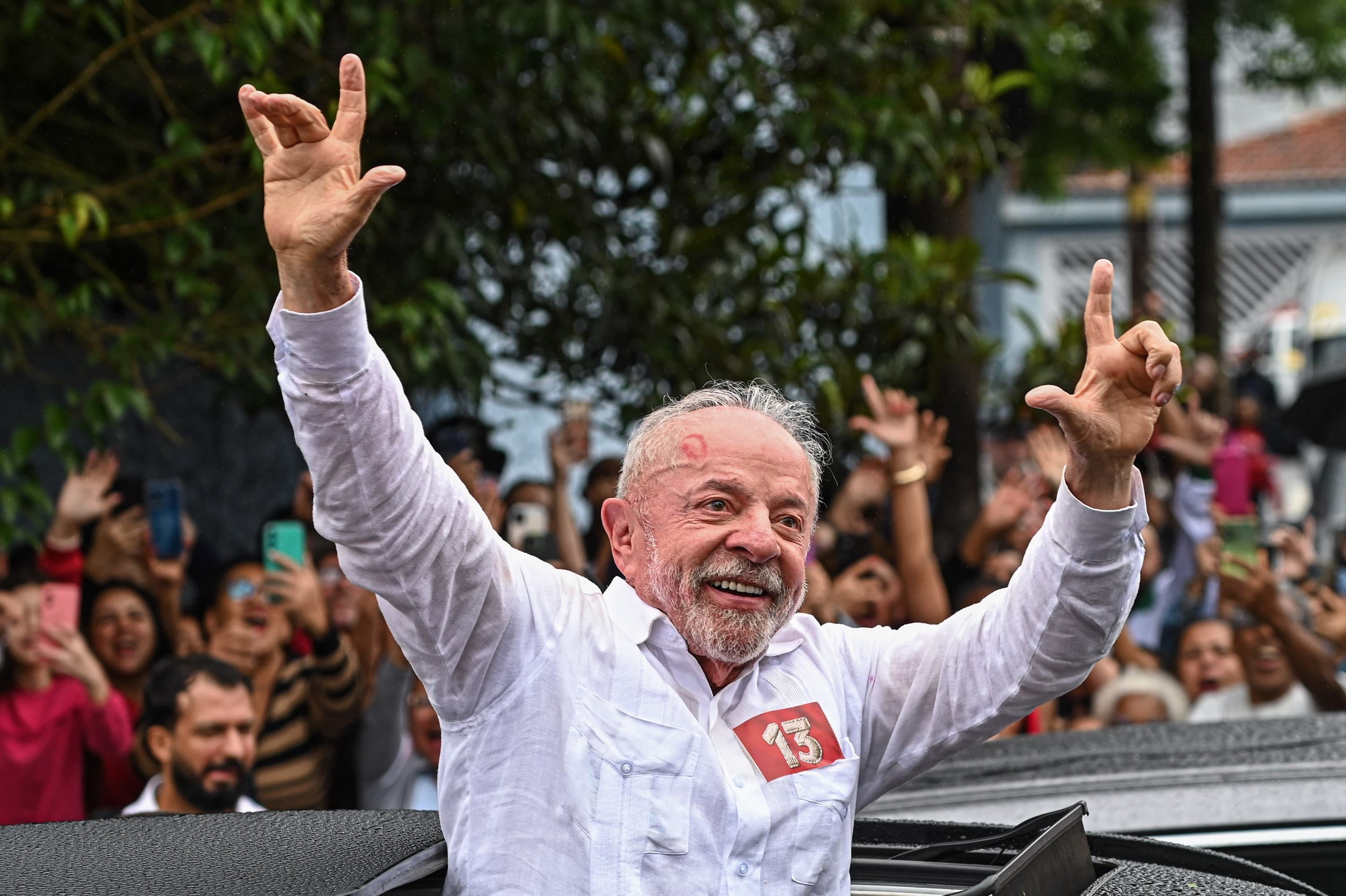 EWZ cai 19% após reeleição de Lula, enquanto Ibovespa apresenta leve alta