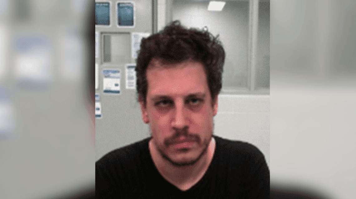 Milo Yiannopoulos deportado para Reino Unido após prisão nos EUA