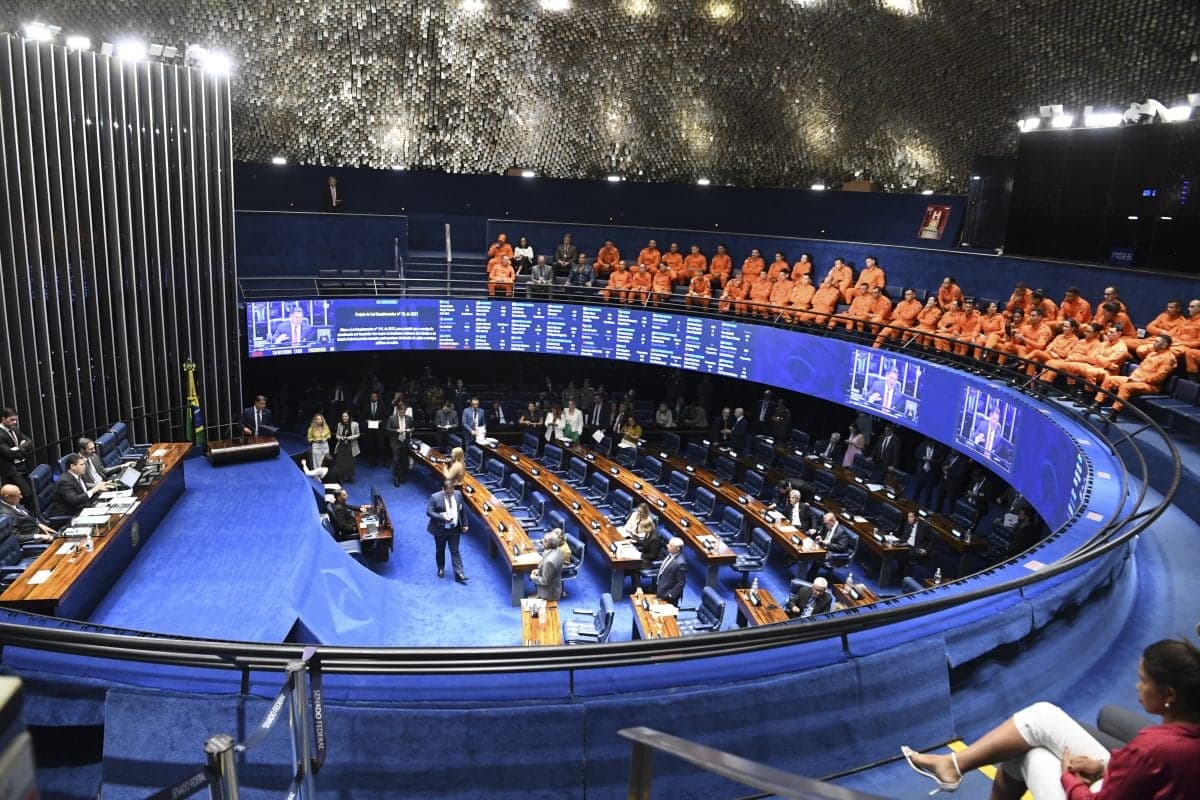 Pesquisas de intenção de voto para Senado mostram disputas acirradas