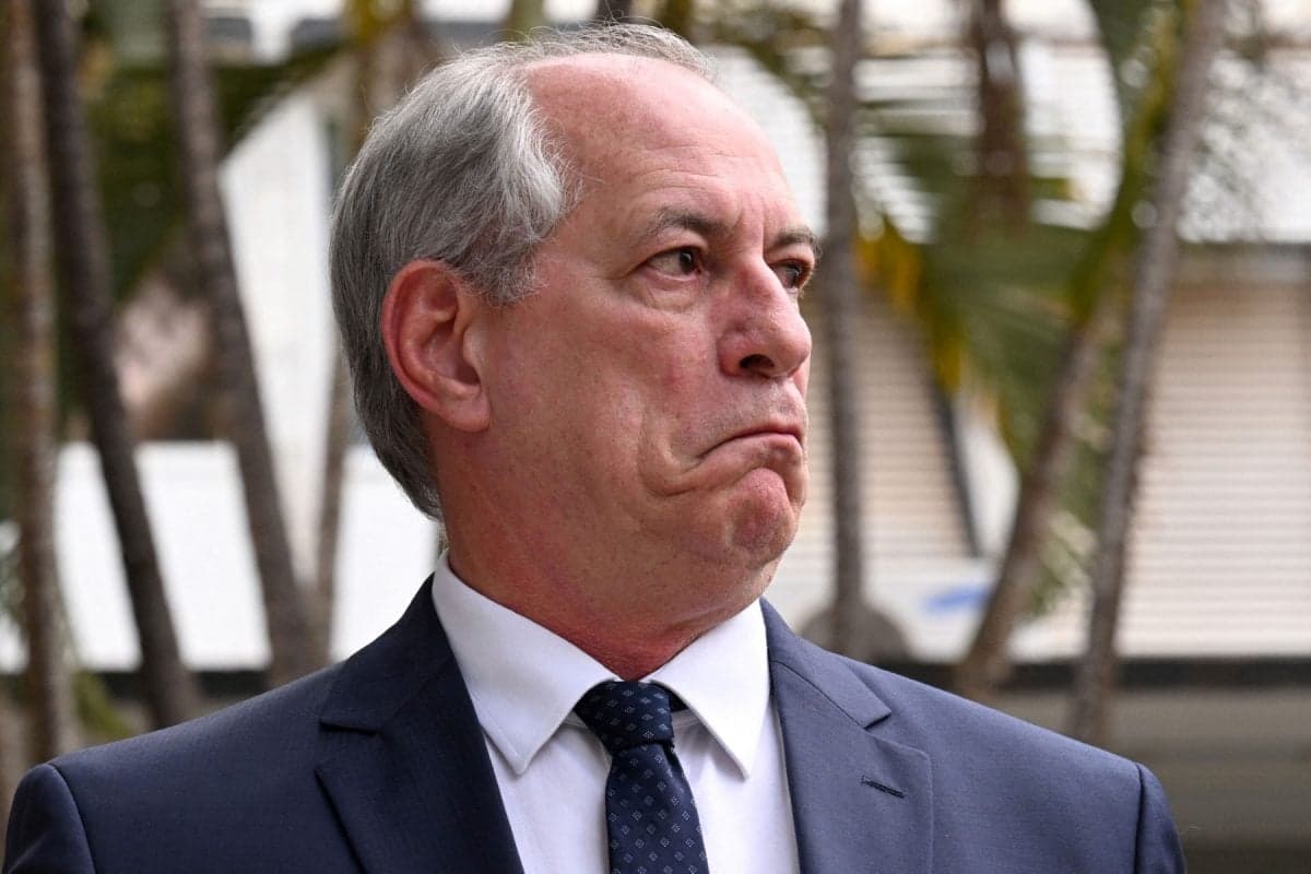 Ciro Gomes se alia a Flávio Bolsonaro e elogia Renan Santos