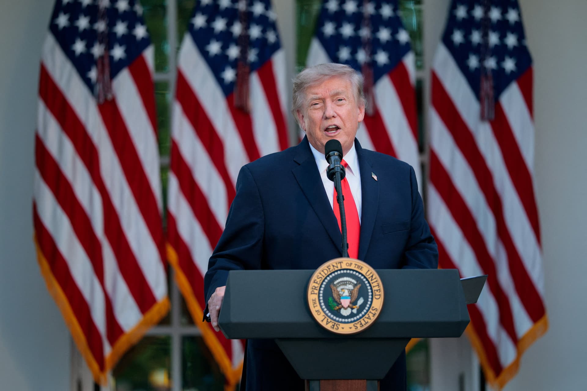 Trump nega gestão de finanças após lucro com criptomoedas