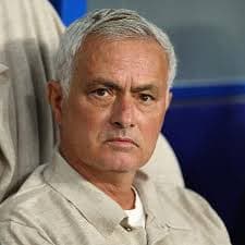 Mourinho elogia Mbappé e menciona Messi em aspiração à Bola de Ouro