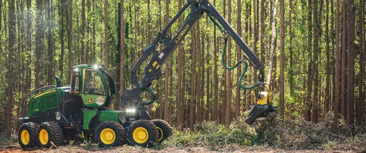 John Deere expande atuação no setor florestal com CMAK Agro Forest