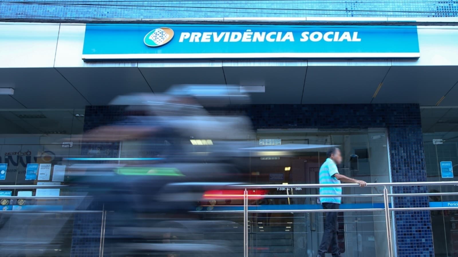 Fila do INSS atinge menor nível, mas benefícios negados aumentam
