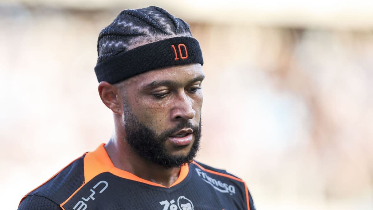 Corinthians atrasa recuperação de Depay por erro em treinamento