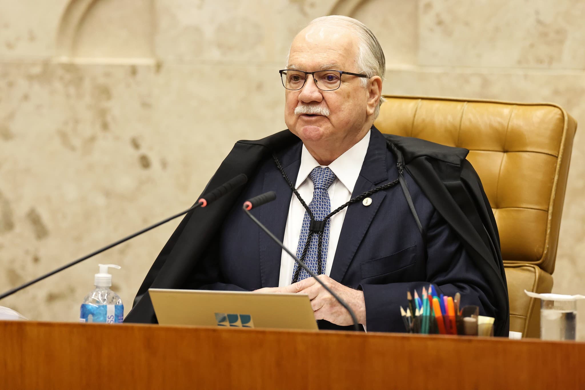 Fachin interrompe Dino em sessão do STF sobre relatório da Polícia Federal