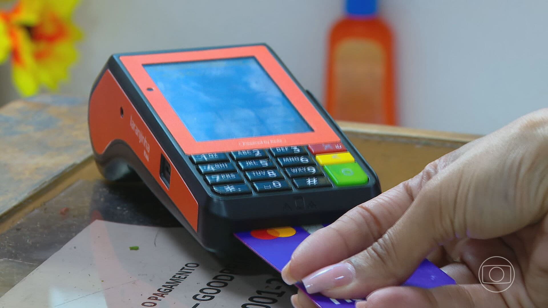 Cartão de crédito rotativo chega a quase R$ 400 bilhões no Brasil