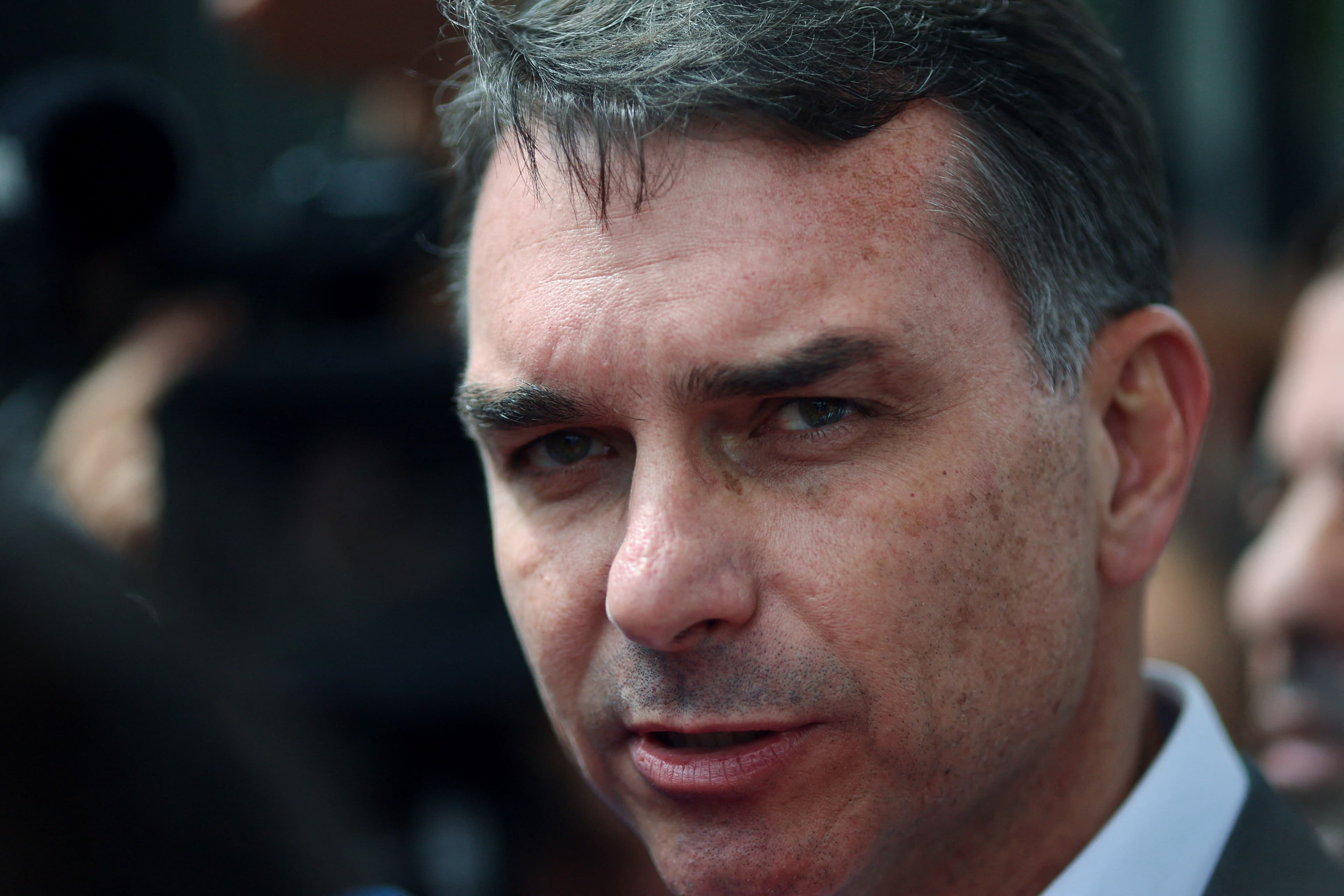 Flávio Bolsonaro minimiza apoio e destaca palanques estaduais