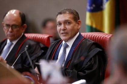 Candidatura de Flávio Bolsonaro enfrenta crise com novas pesquisas