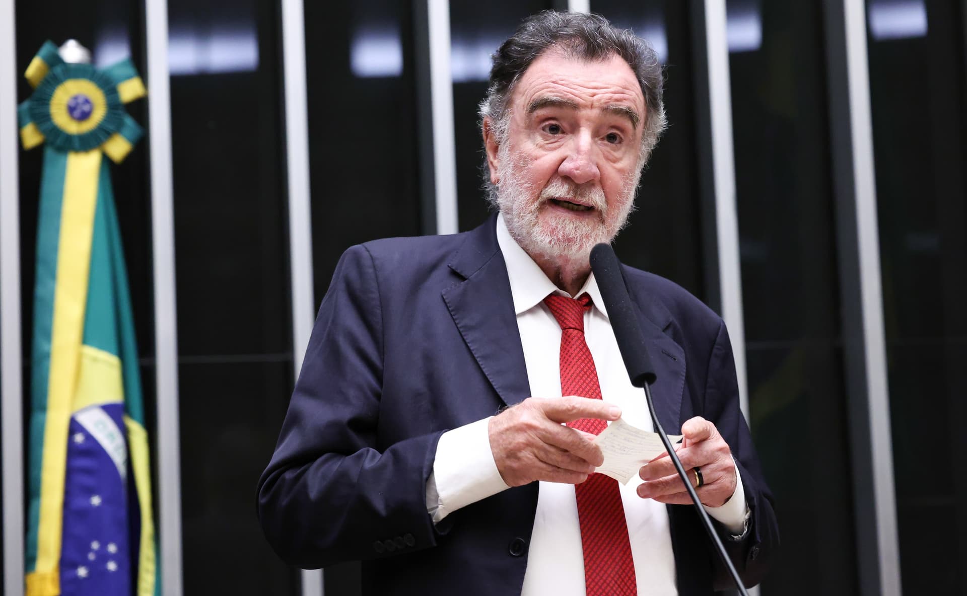 PT escolhe Patrus Ananias como candidato ao governo de Minas Gerais
