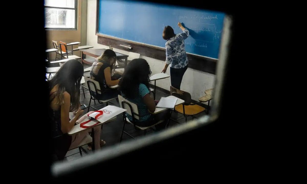 Pesquisa revela que politização limita autonomia de docentes em escolas públicas