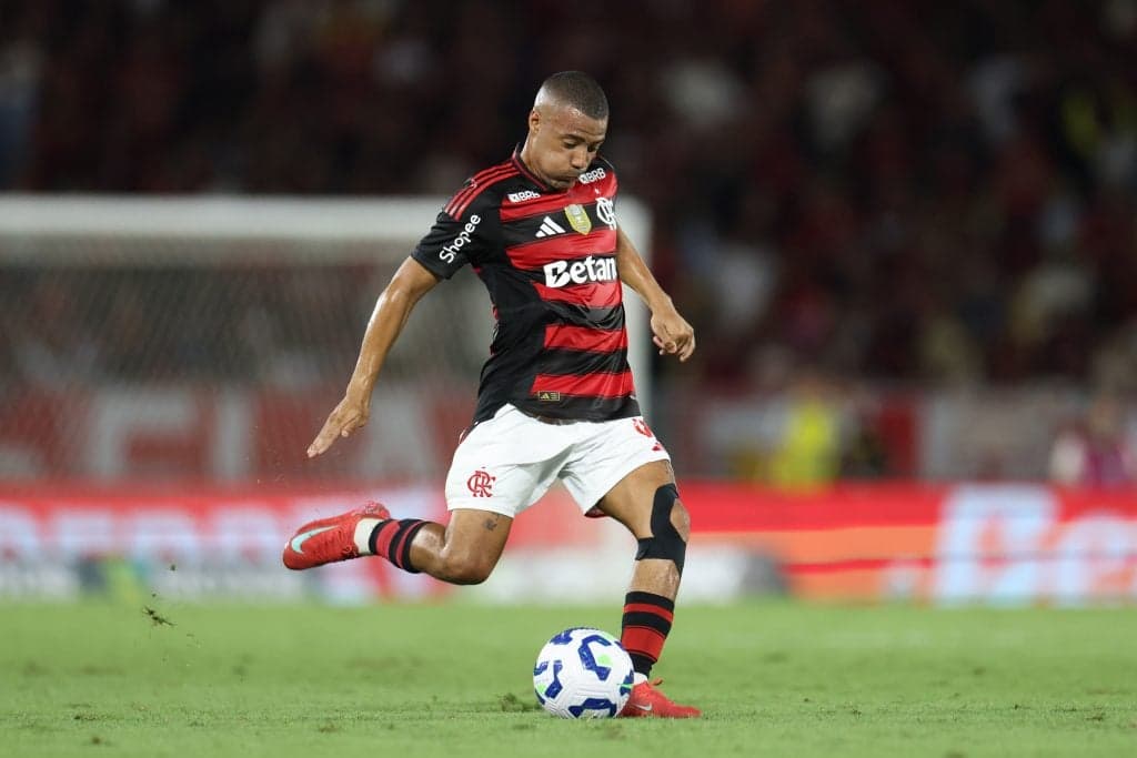 De la Cruz busca se firmar no Flamengo sem Arrascaeta
