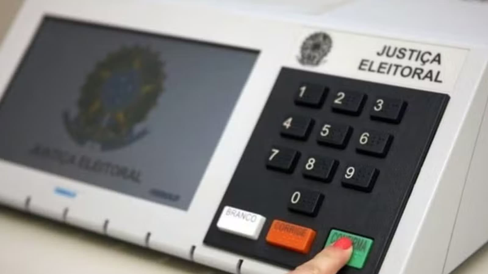 Pesquisa revela 48% dos brasileiros duvidam de interferência estrangeira
