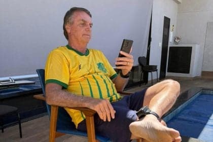 Troca de Carregador da Tornozeleira de Jair Bolsonaro é Comunicada ao STF