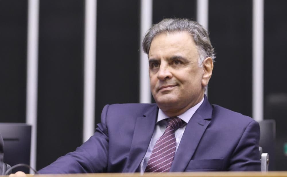 Aécio Neves reavalia candidatura ao Senado em Minas Gerais