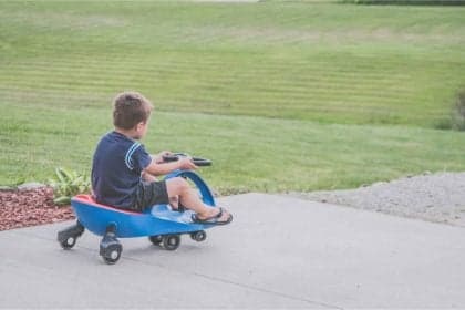 Vacuum Racer transforma limpeza infantil em brincadeira divertida