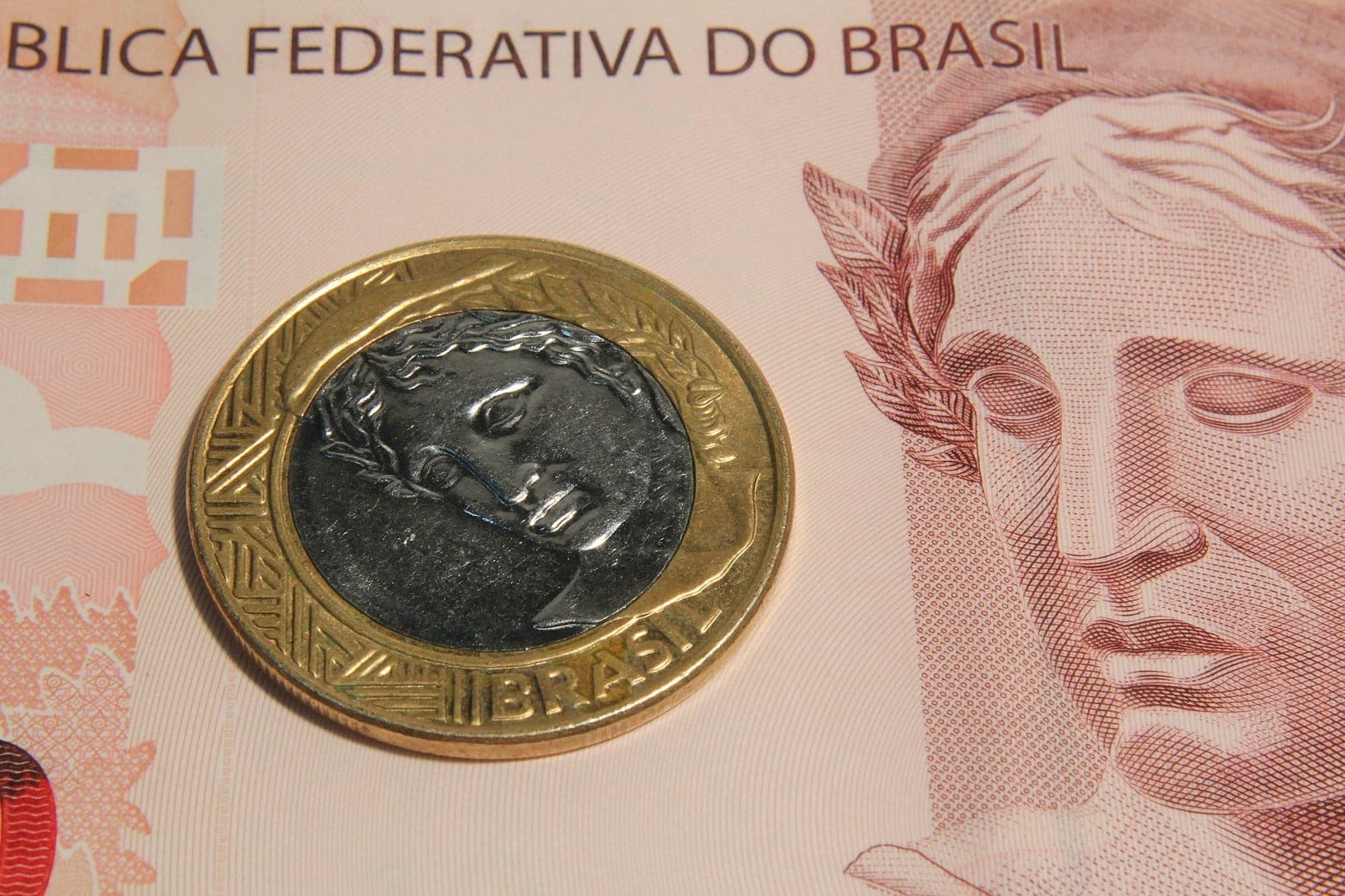 Dívida pública do Brasil cresce e aumenta custo de financiamento