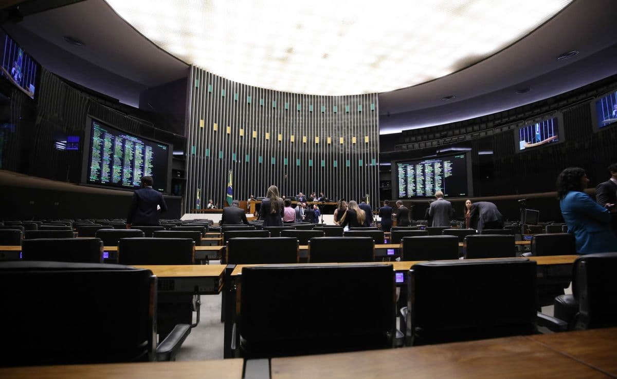 Partido Liberal lidera trocas na Câmara dos Deputados com mais de 100 filiações