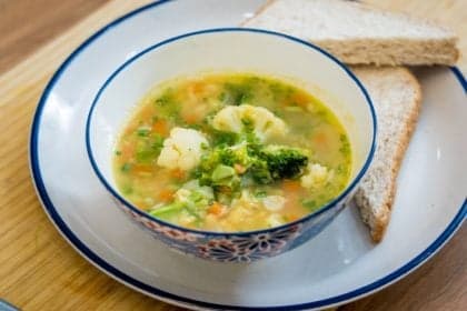 Sopas detox: 9 receitas para desintoxicação eficiente