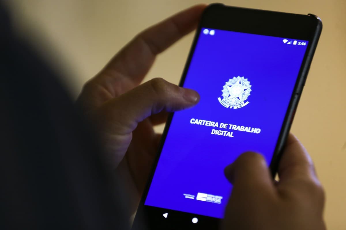 Taxa de desemprego no Brasil recua para 5,2% no terceiro trimestre