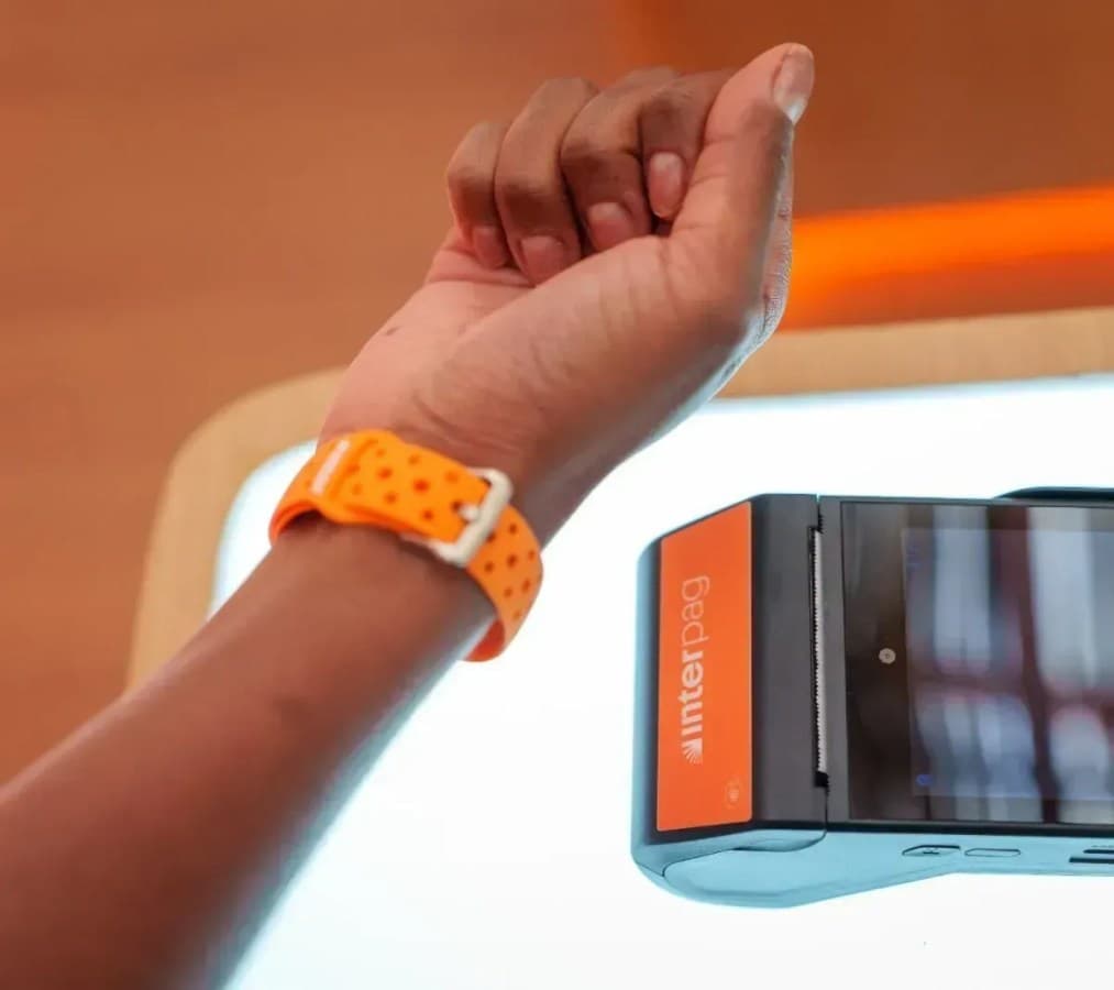 Inter lança anel e pulseira para pagamentos sem celular