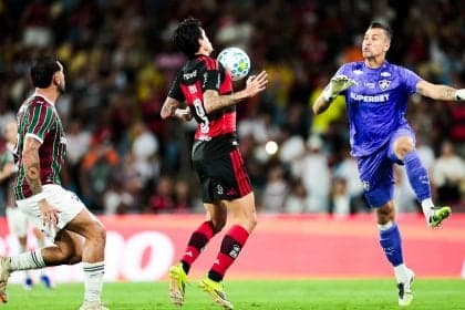 Flamengo vence Fluminense e continua forte na tabela do Brasileirão