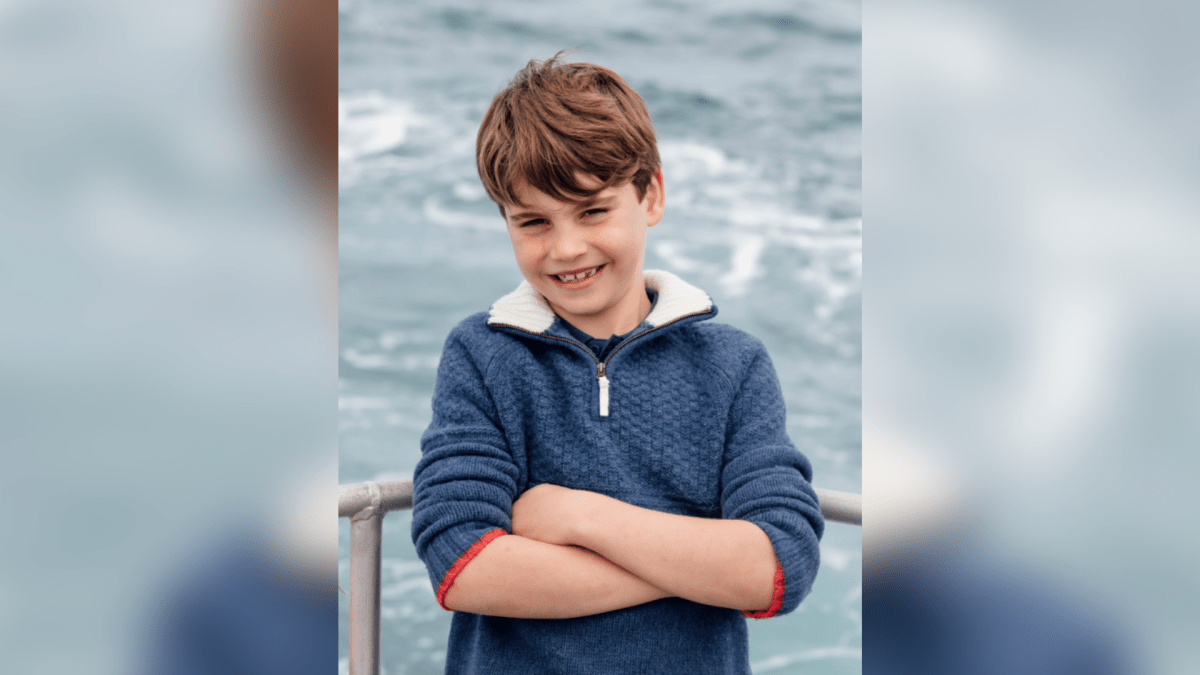 Príncipe Louis comemora 8 anos com nova foto nas redes sociais