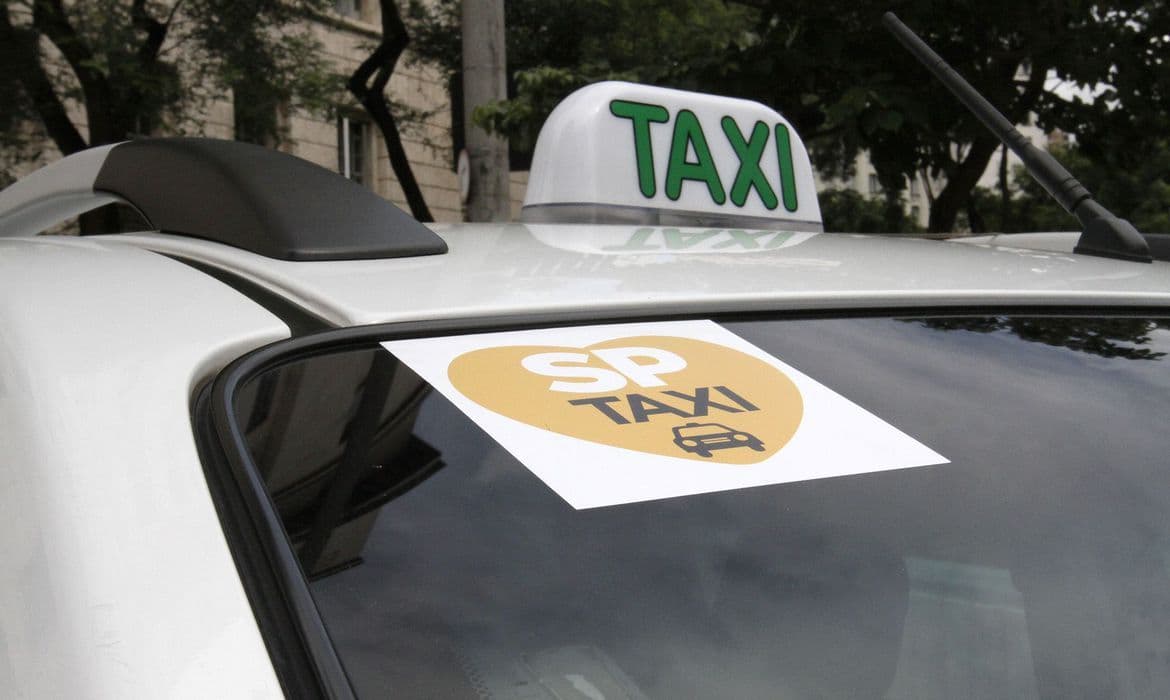 Ministro anuncia crédito do FAT para taxistas em todo o Brasil