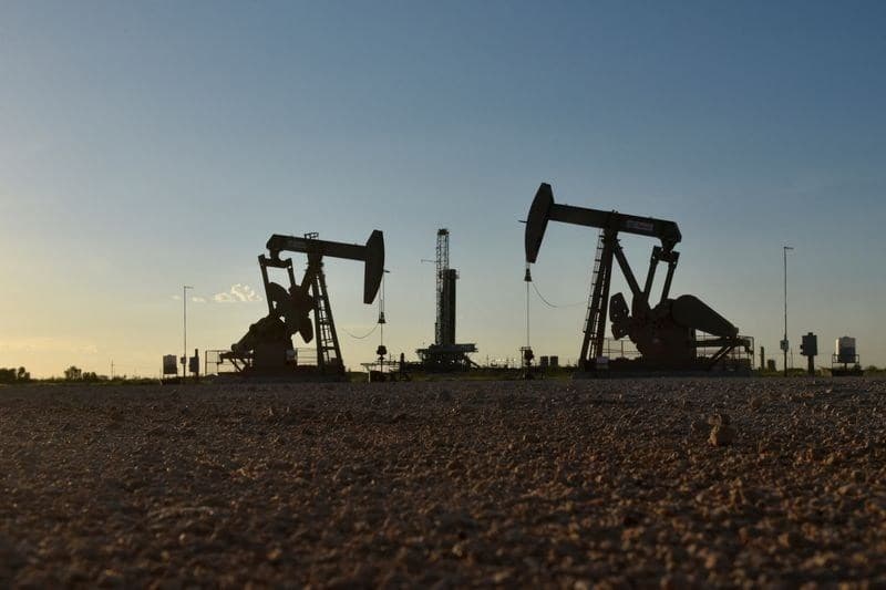 Petróleo fecha em alta; Arábia Saudita restaura fluxo no oleoduto