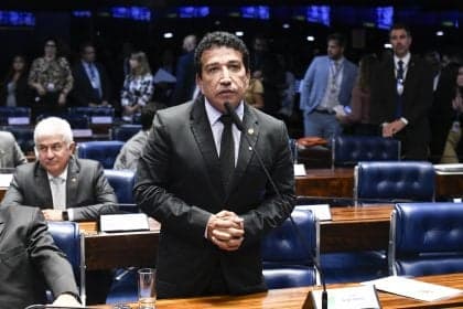 Magno Malta é processado por falsa denúncia contra cobrador de ônibus