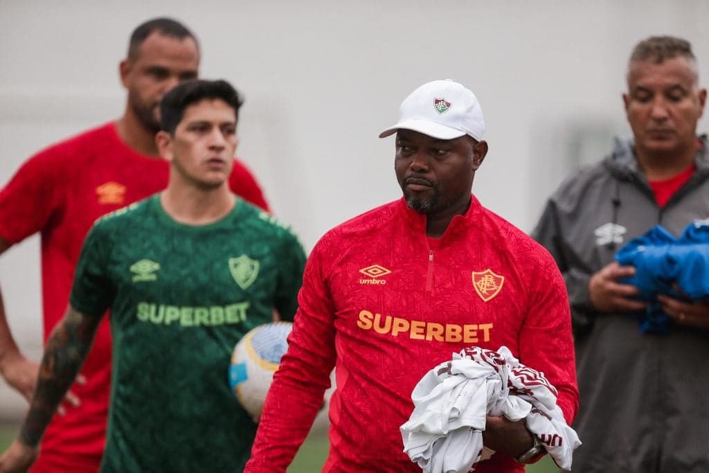Fluminense sofre derrota para Atlético-MG e alerta para erros defensivos